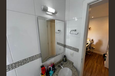 Casa de condomínio à venda com 242m², 3 quartos e 2 vagasBanheiro da Suíte1