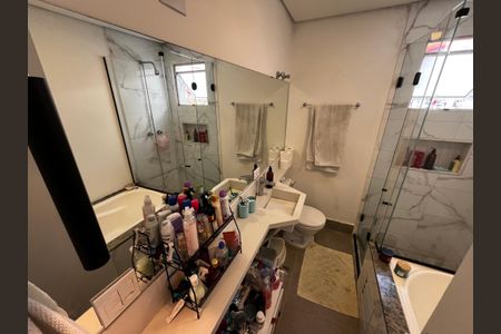 Casa de condomínio à venda com 242m², 3 quartos e 2 vagasBanheiro da Suíte 3