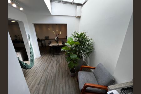 Casa de condomínio à venda com 242m², 3 quartos e 2 vagasSala