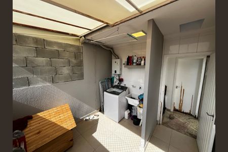 Casa de condomínio à venda com 242m², 3 quartos e 2 vagasLavanderia