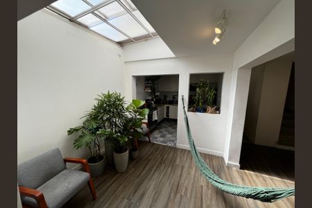 Casa de condomínio à venda com 242m², 3 quartos e 2 vagasSala