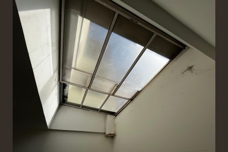 Casa de condomínio à venda com 242m², 3 quartos e 2 vagasSala