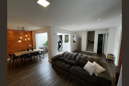 Sala de casa de condomínio à venda com 3 quartos, 242m² em Chora Menino, São Paulo