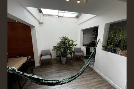 Sala de casa de condomínio à venda com 3 quartos, 242m² em Chora Menino, São Paulo