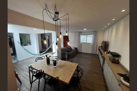 Sala de casa de condomínio à venda com 3 quartos, 242m² em Chora Menino, São Paulo