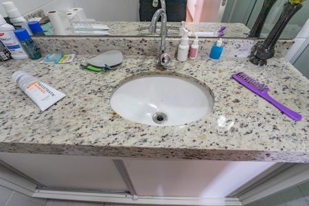 Apartamento à venda com 56m², 2 quartos e 1 vaga Apartamento à venda com 56m², 2 quartos e 1 vagaBanheiro social