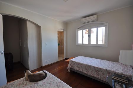 Casa à venda com 650m², 4 quartos e 4 vagasSuíte 2