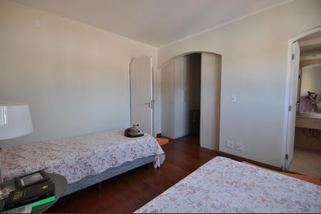 Casa à venda com 650m², 4 quartos e 4 vagasSuíte 2