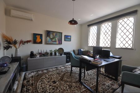 Casa à venda com 650m², 4 quartos e 4 vagasEscritório