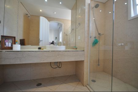 Casa à venda com 650m², 4 quartos e 4 vagasBanheiro da Suíte 2