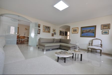 Casa à venda com 650m², 4 quartos e 4 vagasSala de estar