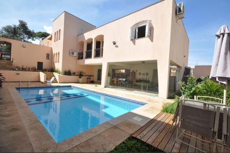 Casa à venda com 650m², 4 quartos e 4 vagasPiscina