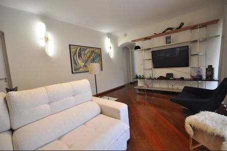 Casa à venda com 650m², 4 quartos e 4 vagasSala de TV