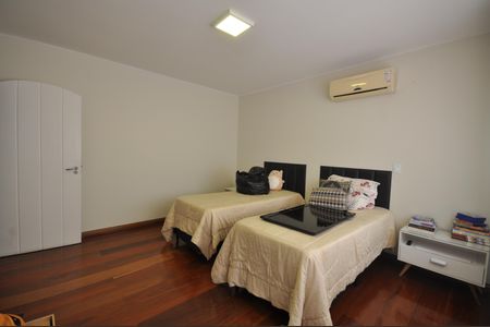 Casa à venda com 650m², 4 quartos e 4 vagasSuíte 4