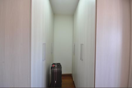 Casa à venda com 650m², 4 quartos e 4 vagasCloset Suíte 2