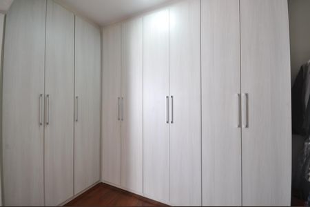 Casa à venda com 650m², 4 quartos e 4 vagasCloset Suíte Master