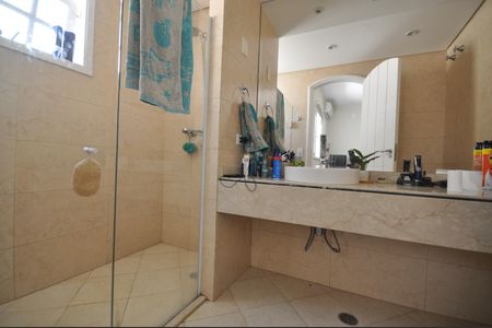 Casa à venda com 650m², 4 quartos e 4 vagasBanheiro da Suíte 3