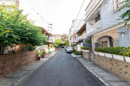 Casa à venda com 220m², 5 quartos e 1 vagaFachada