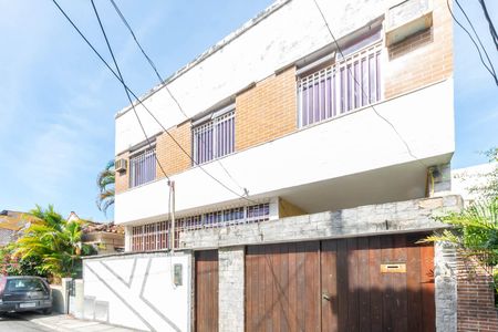Casa à venda com 220m², 5 quartos e 1 vagaFachada