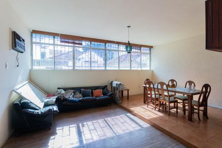 Casa à venda com 220m², 5 quartos e 1 vagaSala