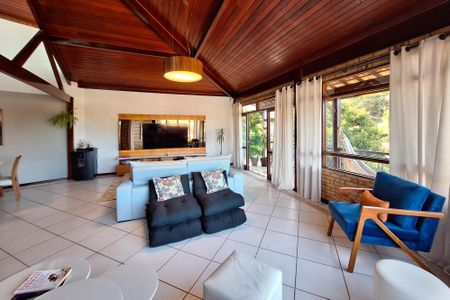 Sala  de casa de condomínio à venda com 4 quartos, 280m² em Badu, Niterói