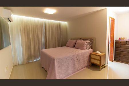 Casa à venda com 140m², 3 quartos e 2 vagas Casa à venda com 140m², 3 quartos e 2 vagasSuíte