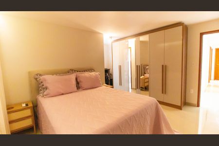 Casa à venda com 140m², 3 quartos e 2 vagas Casa à venda com 140m², 3 quartos e 2 vagasSuíte