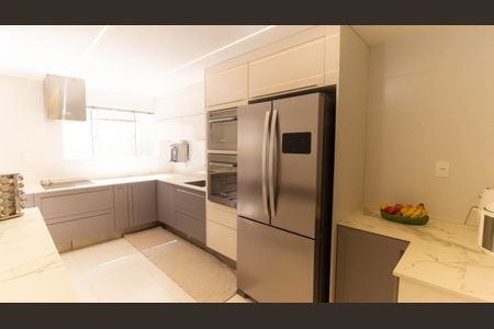 Casa à venda com 140m², 3 quartos e 2 vagas Casa à venda com 140m², 3 quartos e 2 vagasCozinha