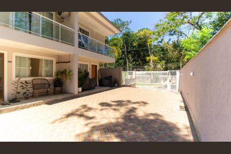 Casa à venda com 140m², 3 quartos e 2 vagas Casa à venda com 140m², 3 quartos e 2 vagasQuintal