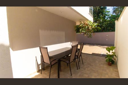 Casa à venda com 140m², 3 quartos e 2 vagas Casa à venda com 140m², 3 quartos e 2 vagasQuintal