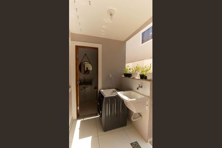 Casa à venda com 140m², 3 quartos e 2 vagas Casa à venda com 140m², 3 quartos e 2 vagasÁrea de Serviço