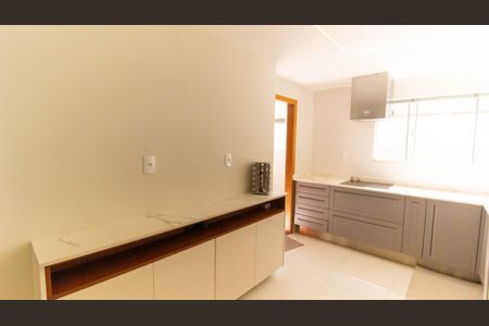 Casa à venda com 140m², 3 quartos e 2 vagas Casa à venda com 140m², 3 quartos e 2 vagasCozinha