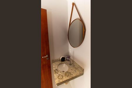 Casa à venda com 140m², 3 quartos e 2 vagas Casa à venda com 140m², 3 quartos e 2 vagasBanheiro de Serviço