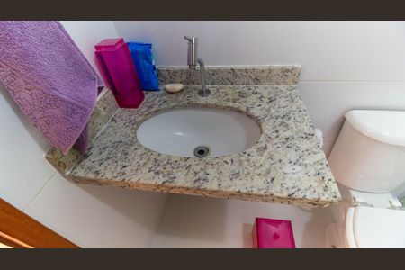 Casa à venda com 140m², 3 quartos e 2 vagas Casa à venda com 140m², 3 quartos e 2 vagasBanheiro Social