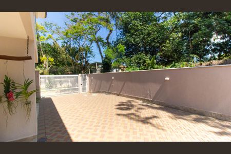 Casa à venda com 140m², 3 quartos e 2 vagas Casa à venda com 140m², 3 quartos e 2 vagasSala