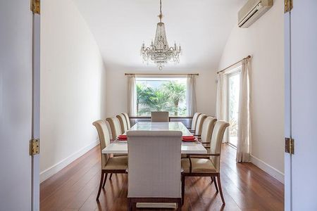 Casa à venda com 589m², 3 quartos e 6 vagas