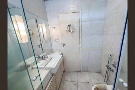 Apartamento à venda com 107m², 3 quartos e 1 vaga Apartamento à venda com 107m², 3 quartos e 1 vagaBanheiro