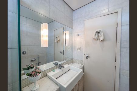 Apartamento à venda com 107m², 3 quartos e 1 vaga Apartamento à venda com 107m², 3 quartos e 1 vagaBanheiro