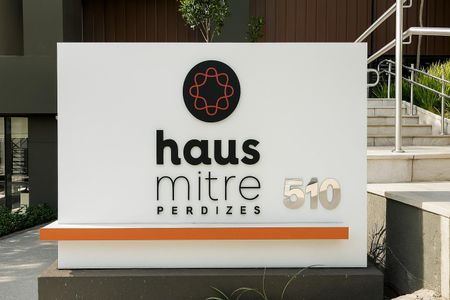 Apartamento à venda com 67m², 2 quartos e 1 vaga Apartamento à venda com 67m², 2 quartos e 1 vagaFachada