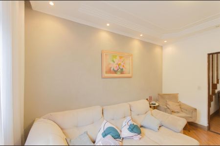 Casa à venda com 220m², 3 quartos e 3 vagasSala