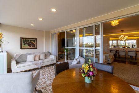 Apartamento à venda com 154m², 3 quartos e 3 vagas Apartamento à venda com 154m², 3 quartos e 3 vagasVaranda Gourmet