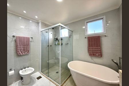 Apartamento à venda com 154m², 3 quartos e 3 vagas Apartamento à venda com 154m², 3 quartos e 3 vagasSuíte 1 Banheiro