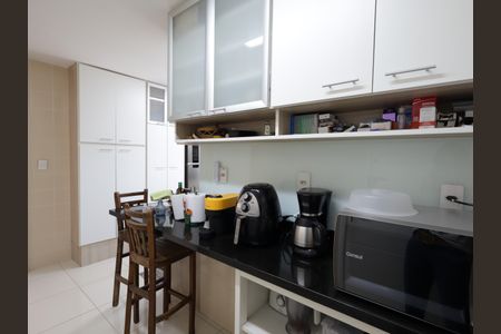 Apartamento para alugar com 110m², 2 quartos e 2 vagasCozinha