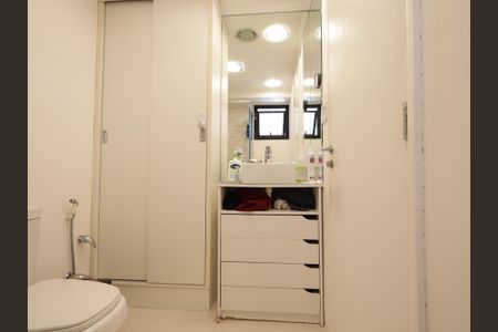 Apartamento para alugar com 110m², 2 quartos e 2 vagasBanheiro da Suíte