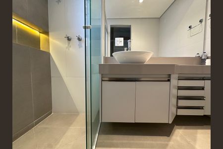 Apartamento para alugar com 65m², 2 quartos e 1 vaga Apartamento para alugar com 65m², 2 quartos e 1 vagaBanheiro da Suíte