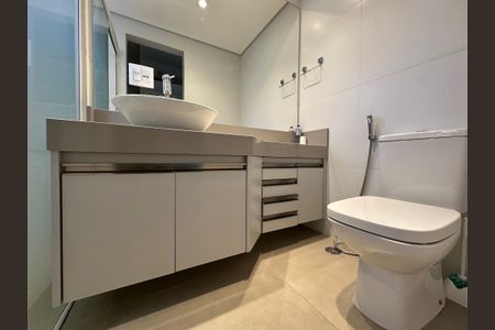 Apartamento para alugar com 65m², 2 quartos e 1 vaga Apartamento para alugar com 65m², 2 quartos e 1 vagaBanheiro da Suíte
