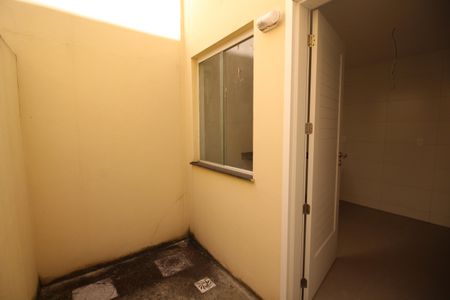 Casa de condomínio à venda com 81m², 2 quartos e 1 vagaÁrea de Serviço