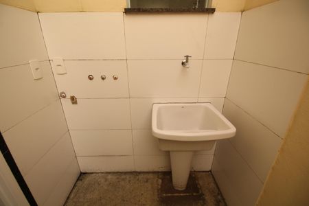 Casa de condomínio à venda com 81m², 2 quartos e 1 vagaÁrea de Serviço