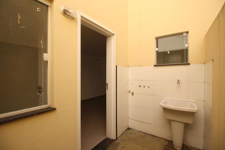 Casa de condomínio à venda com 81m², 2 quartos e 1 vagaÁrea de Serviço