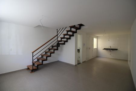 Casa de condomínio à venda com 81m², 2 quartos e 1 vagaSala